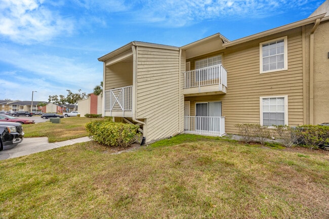 Building Photo - Lake Parsons Green