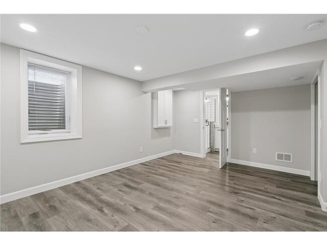 Building Photo - 3100 W 55th St