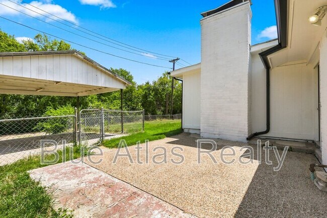 Building Photo - 6008 Golden Gate Dr