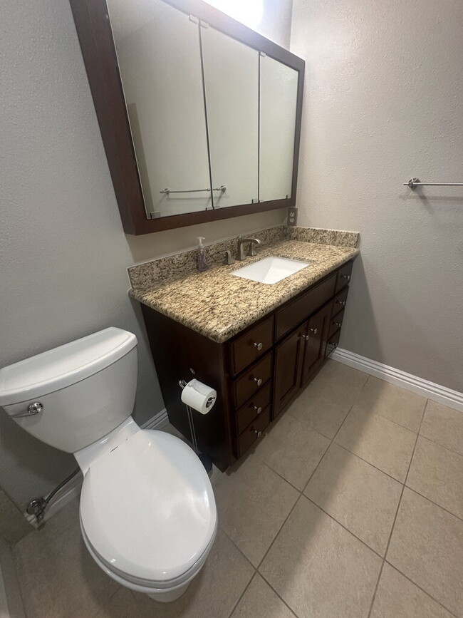 Building Photo - $3,400 - Charming Ground-Floor 2 Bed / 2 Bath Condo in Desirable Oaks North 55+ Community
