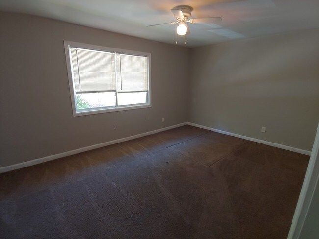 Building Photo - 1630 Line St