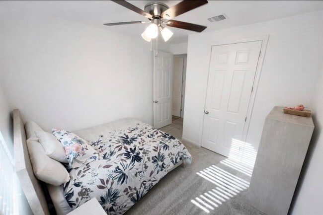 Building Photo - 20707 John Gill Dr