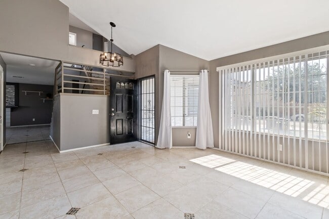 Building Photo - 43865 Carefree Ct