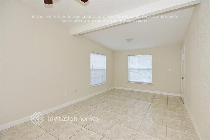 Building Photo - 7034 Pender Way