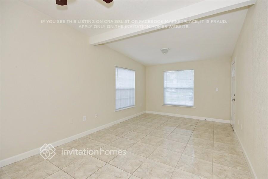 Building Photo - 7034 Pender Way
