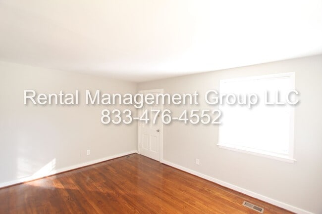 Building Photo - 3 Bedroom 1.5Bath - New On The Market! Better Hurry To See This One!!