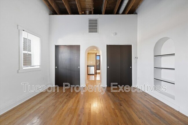 Building Photo - 837 S 8th Ave