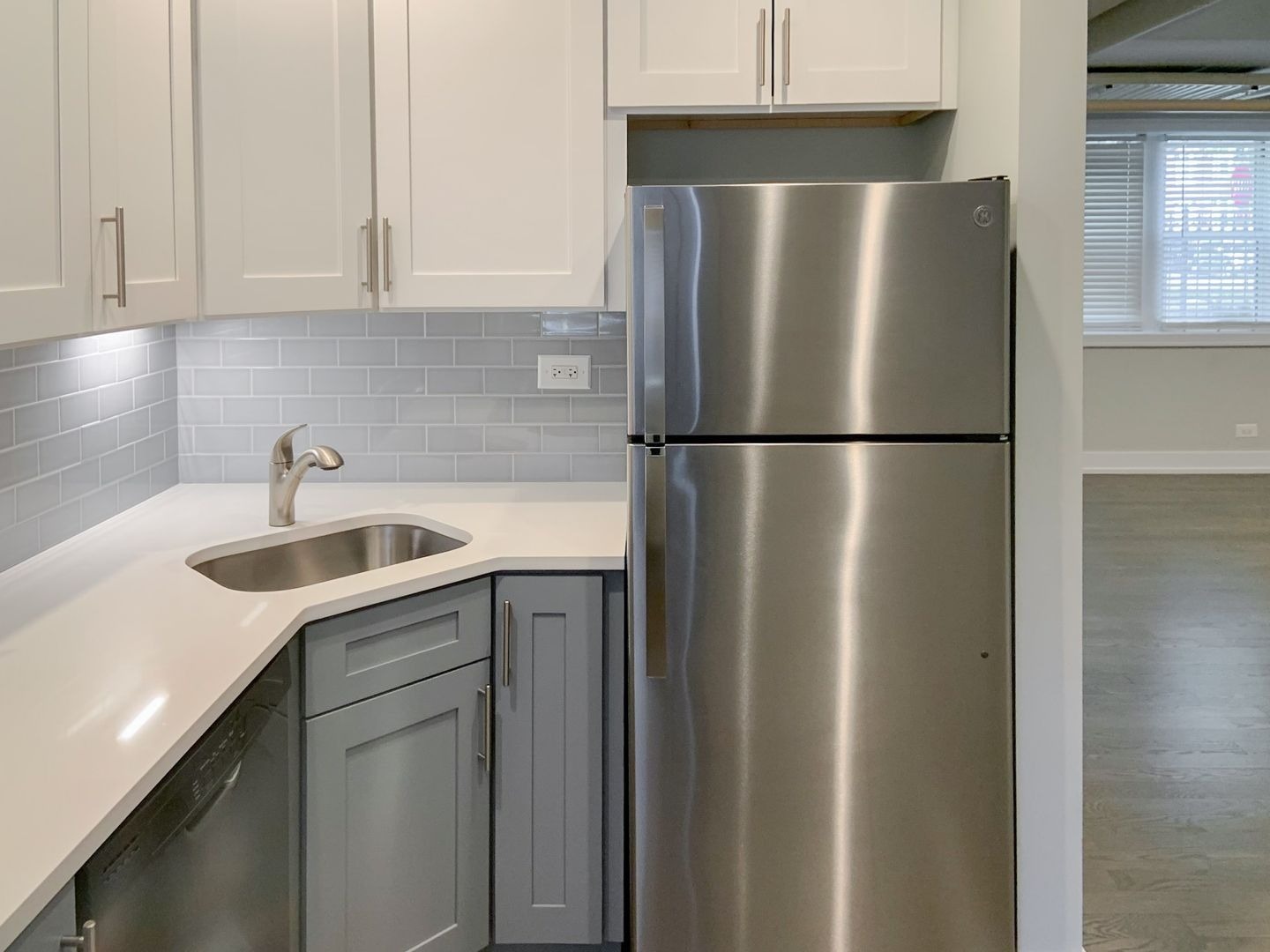 Building Photo - 5049 N Winchester Ave