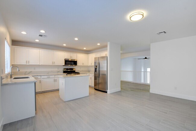 Building Photo - Gorgeous 3 bedroom 2.5 bathroom Townhome c...