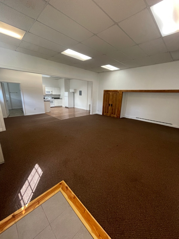 Building Photo - 208 Center St