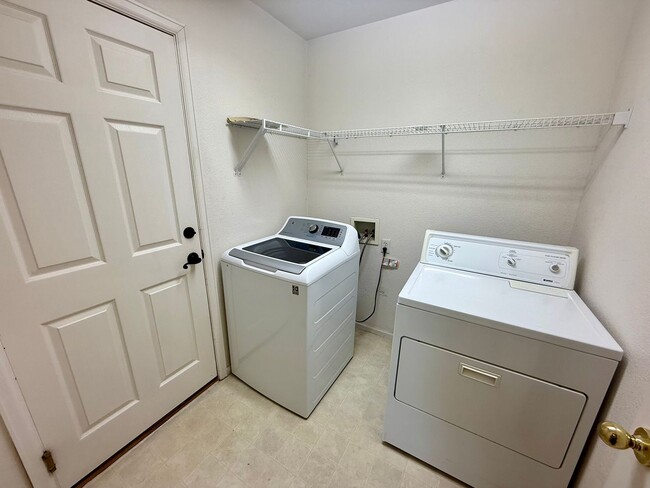 Building Photo - 3 bedroom, 2 Bath Ranch Home with 2 Car Attached Garage (WEEKLY MOWING INCLUDED) in South Fort Co...