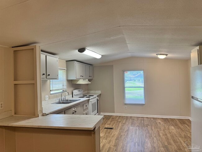 Building Photo - 3992 McCutchin Dr