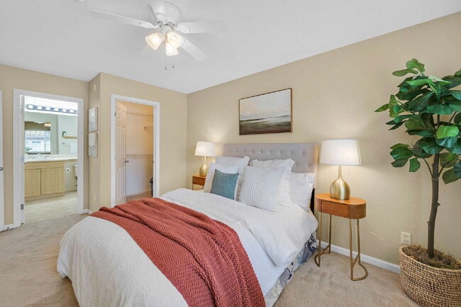 Building Photo - Corner Unit Condo with Vineyard Views – 2 Bed, 2 Bath – Quiet, Private, and Convenient!