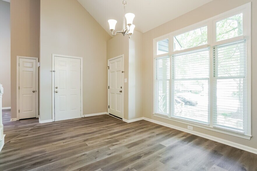 Building Photo - 1011 Laurens Way
