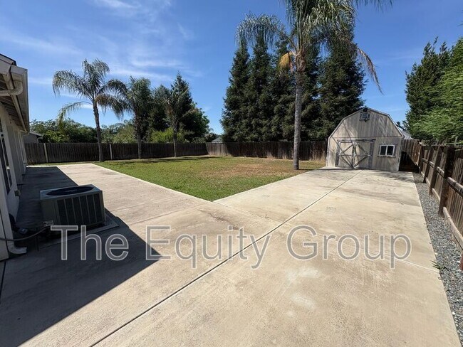 Building Photo - 3316 W Wren Ave