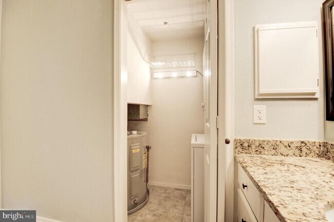 Building Photo - 3313 Wyndham Cir
