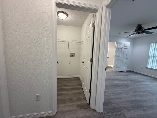 Building Photo - Great Price, Won't Last!!