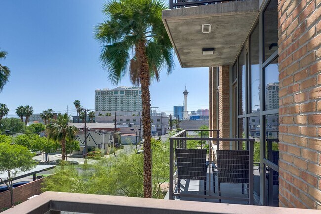 Building Photo - Juhl 345-City Views from this Spacious Deluxe Studio Residence