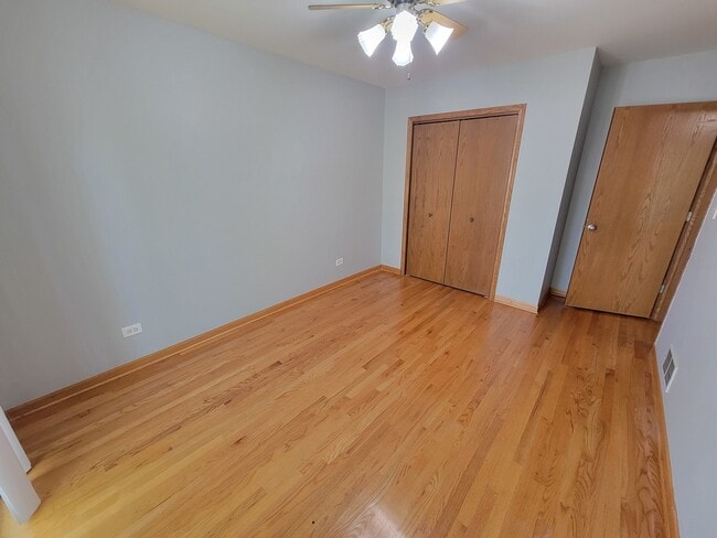 Building Photo - 7411 N Claremont Ave