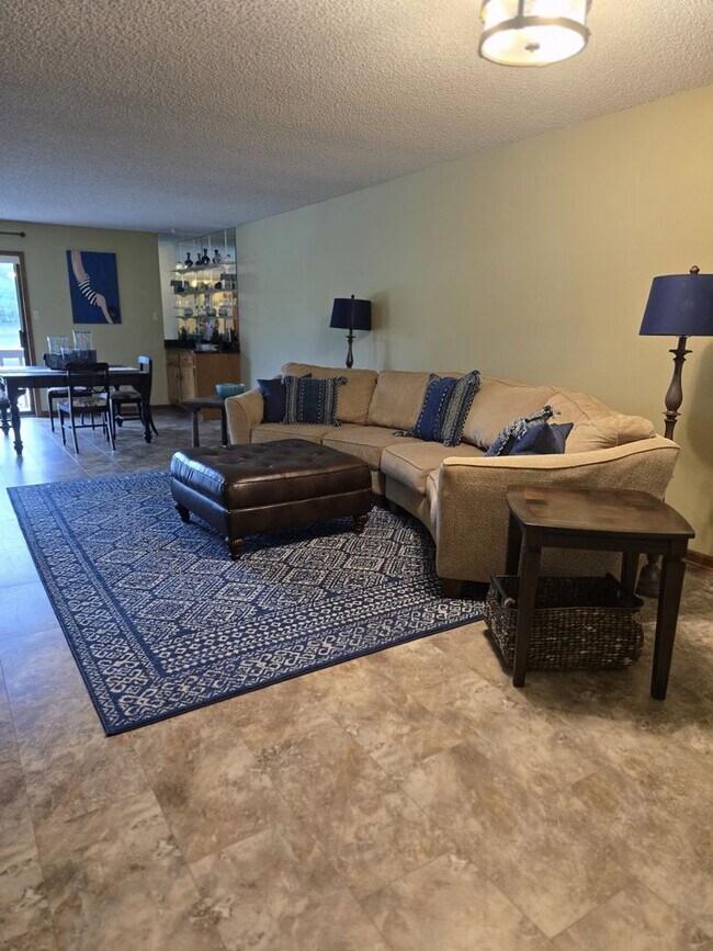 Building Photo - Lakeside Condo