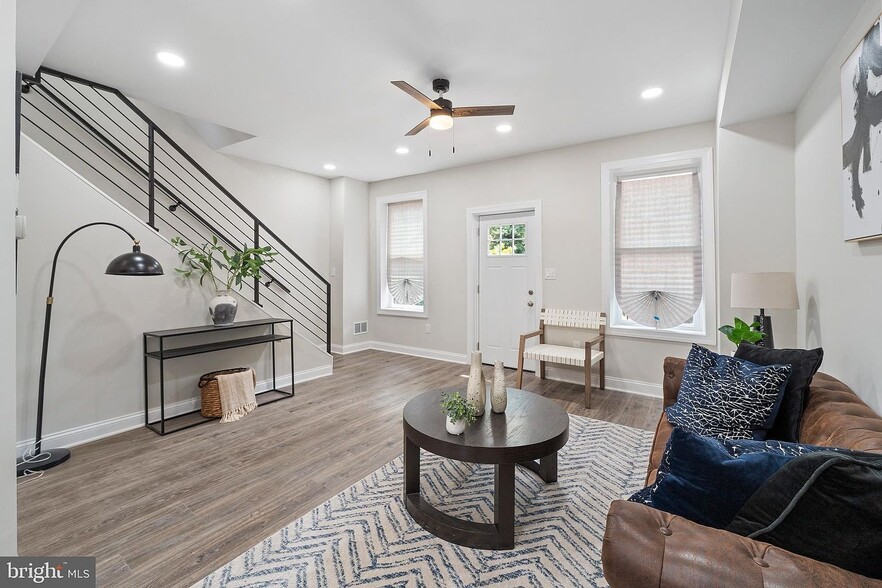 Building Photo - 202 Adams St NE