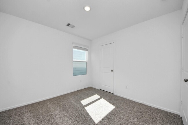 Building Photo - 943 Moon Drop Ln