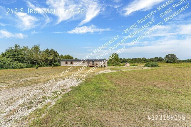 Building Photo - 242 S Iron Mountain Rd