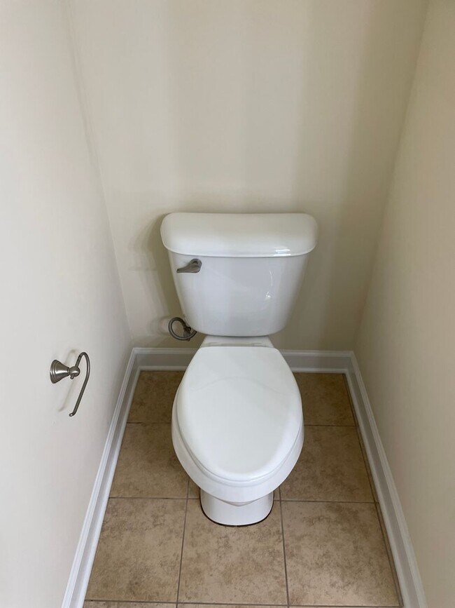 Building Photo - 3 Bedroom 2 Bathroom House with Large Fenc...