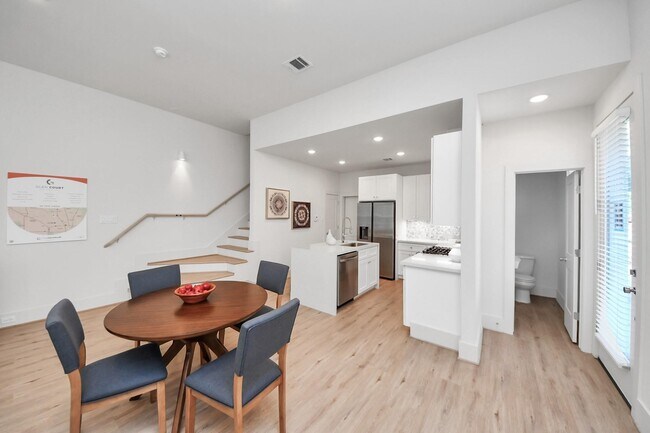 Building Photo - 1032 Glen Ln