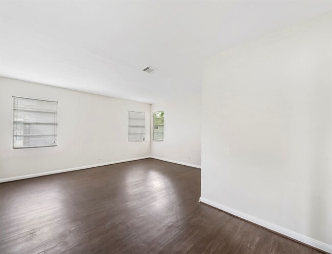 Building Photo - 1413 3rd Ave N