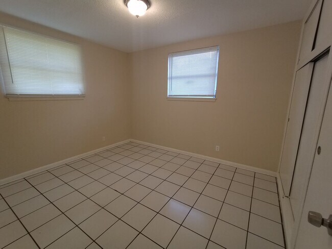 Building Photo - 4/2 HOME FOR RENT!! AVAILABLE NOW