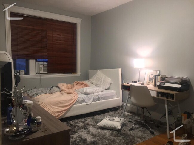 Building Photo - 215 Saint Paul St