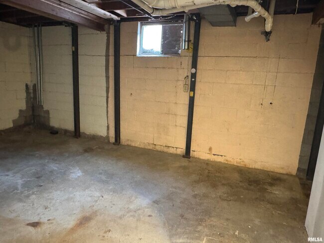 Building Photo - 3319 N Marquette St