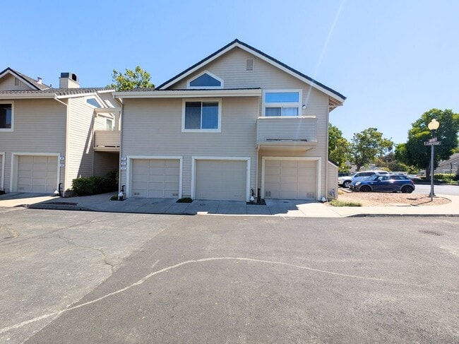Building Photo - 347 Lagoon Cir