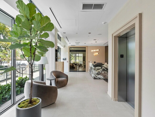 Building Photo - 9901 W Bay Harbor Dr