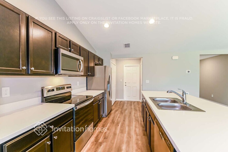 Building Photo - 2592 Mauritania Rd