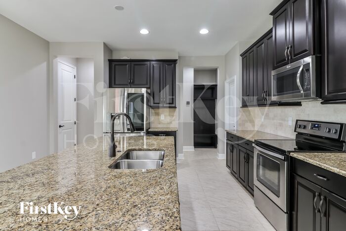 Building Photo - 31543 Fairhill Dr