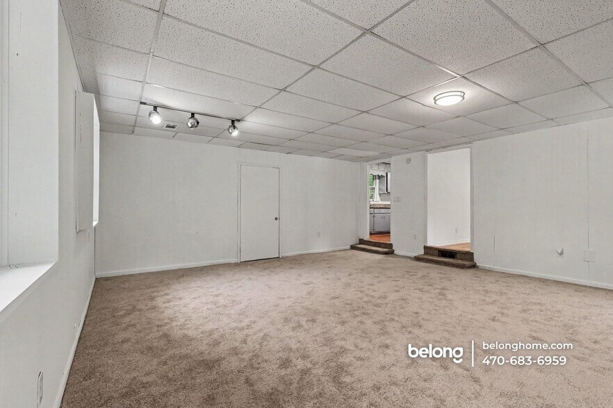 Building Photo - 6663 Peacock Blvd