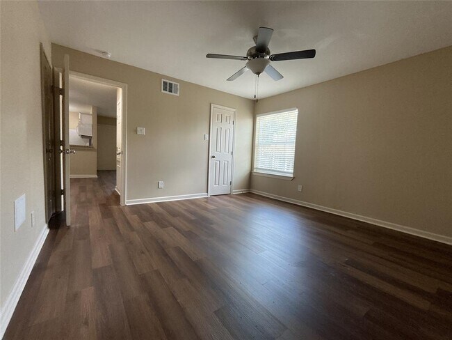 Building Photo - 5550 N Braeswood Blvd