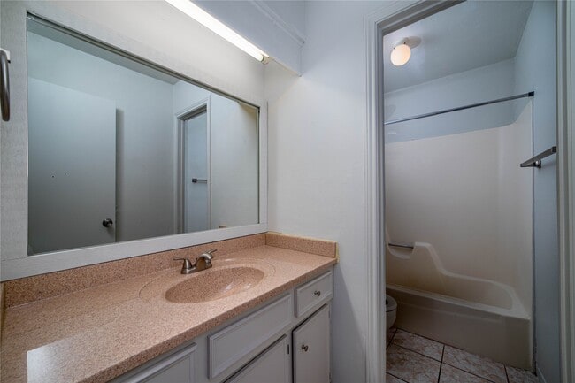 Building Photo - 8603 Dairy View Ln