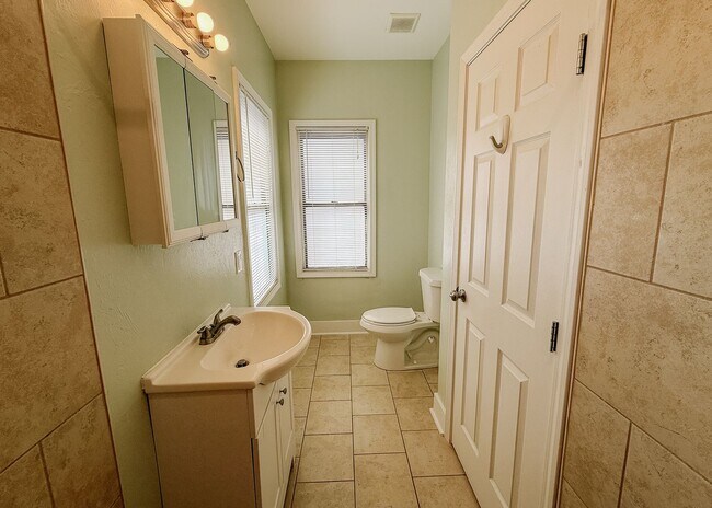 Building Photo - $500 OFF FIRST MONTHS RENT | Duplex in OKC!