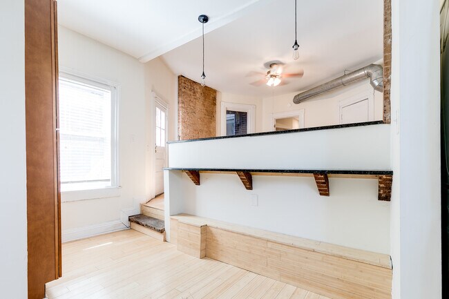 Building Photo - 1006 Park Ave