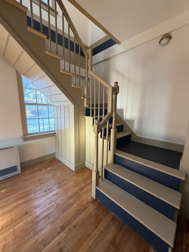 Building Photo - Alesia, LLC