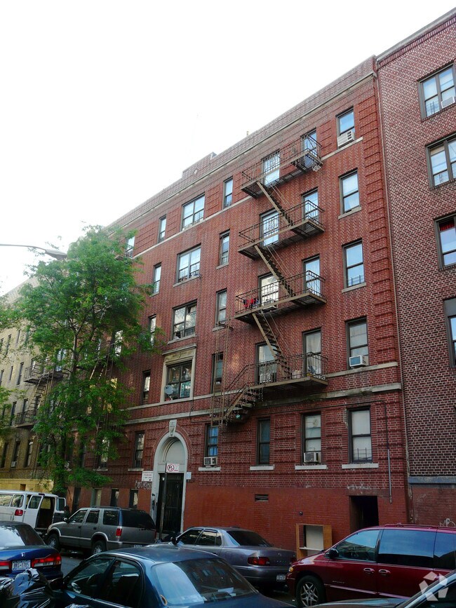 Building Photo - 2490 Davidson Ave