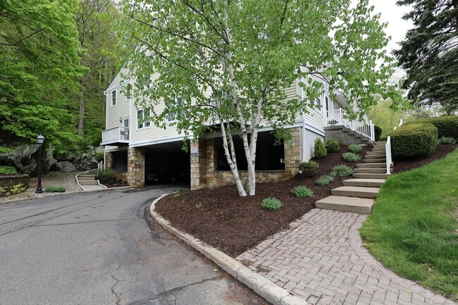 Building Photo - 633 Danbury Rd