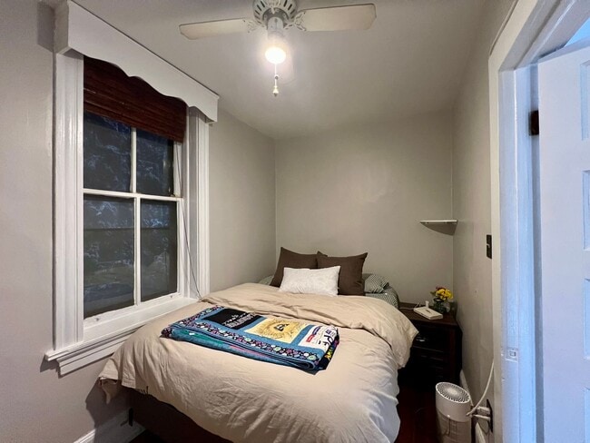 Building Photo - 1902 W Cortland St