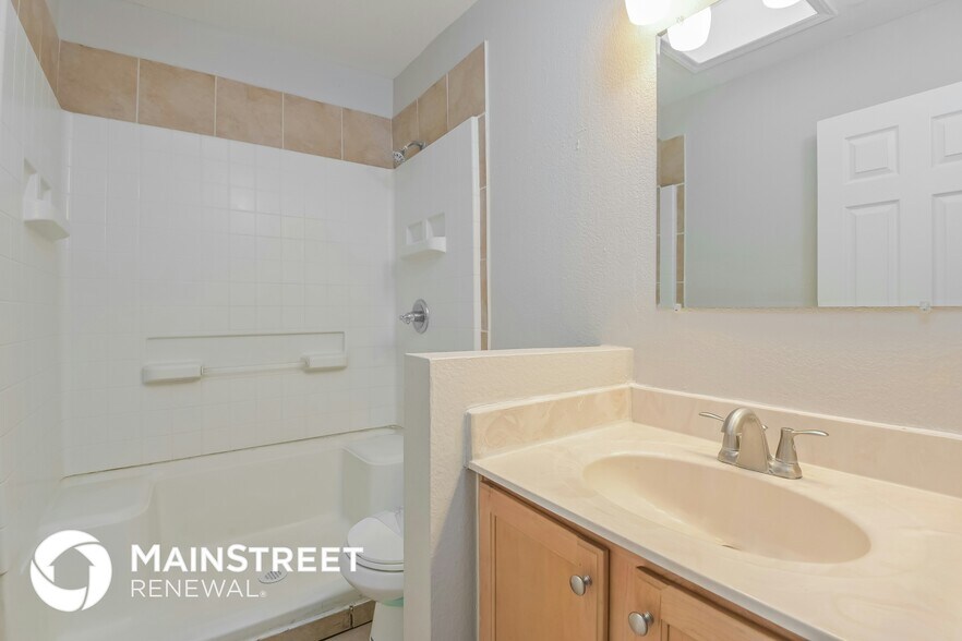 Building Photo - 737 E Oregon St