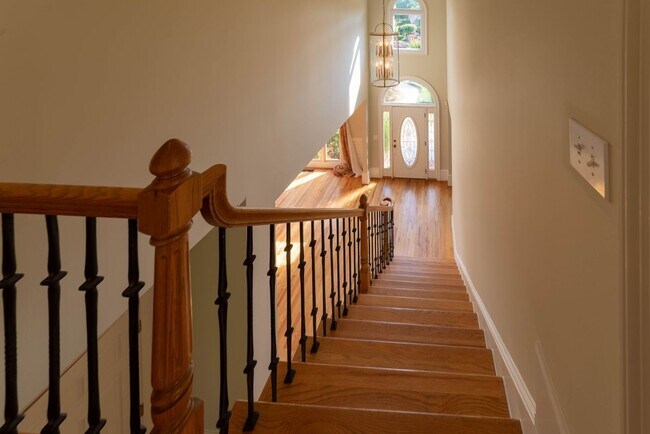 Building Photo - 3200 Brookside Dr