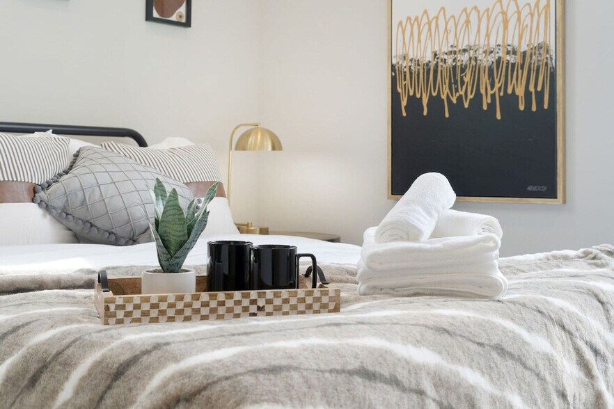 Building Photo - 4424 Burke Ave N