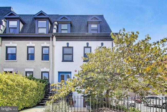 Building Photo - 1480 Harvard St NW